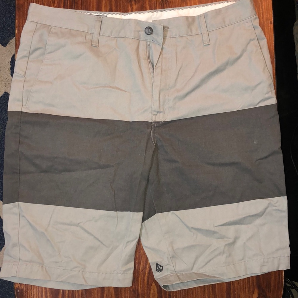 Volcolm gray shorts